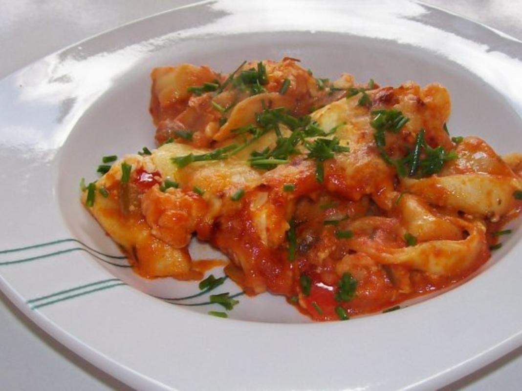 Schneller Tortelliniauflauf mit Lachs und Paprika-Tomatensoße - Rezept ...