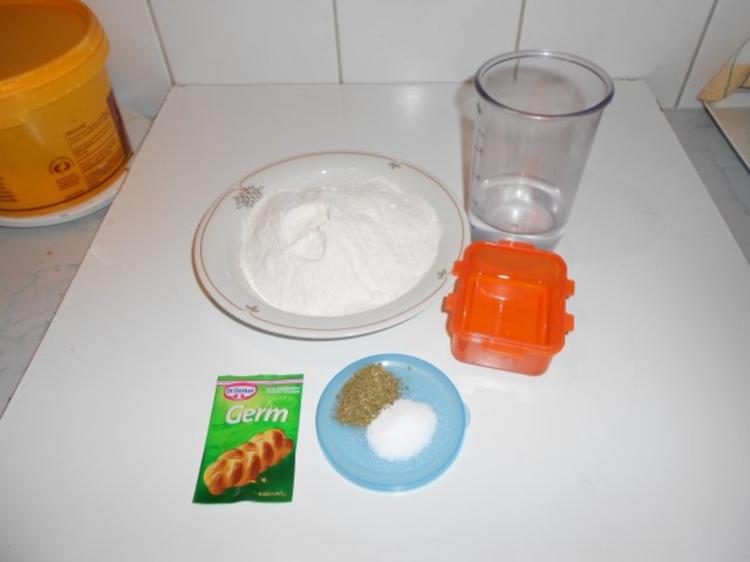 Pizzateig für ein Blech oder 2 runde Pizzen - einfach - 227 kcal/100g