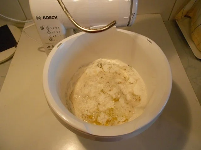 Pizzateig für ein Blech oder 2 runde Pizzen - Rezept - Bild Nr. 2