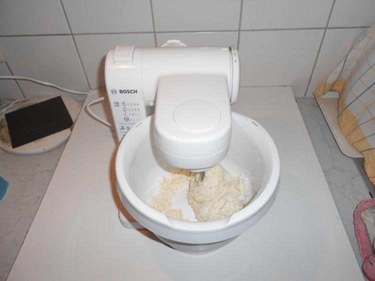 Pizzateig für ein Blech oder 2 runde Pizzen - einfach - 227 kcal/100g