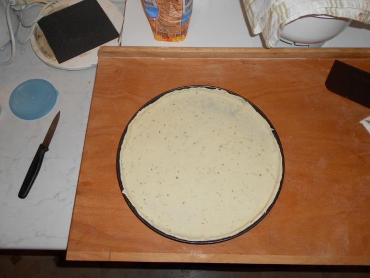 Pizzateig für ein Blech oder 2 runde Pizzen - Rezept - Bild Nr. 6