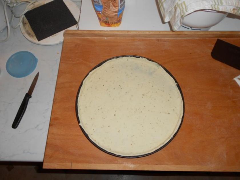 Pizzateig für ein Blech oder 2 runde Pizzen - einfach - 227 kcal/100g