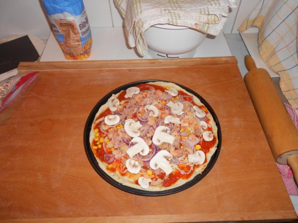 Pizzateig für ein Blech oder 2 runde Pizzen - Rezept - Bild Nr. 7