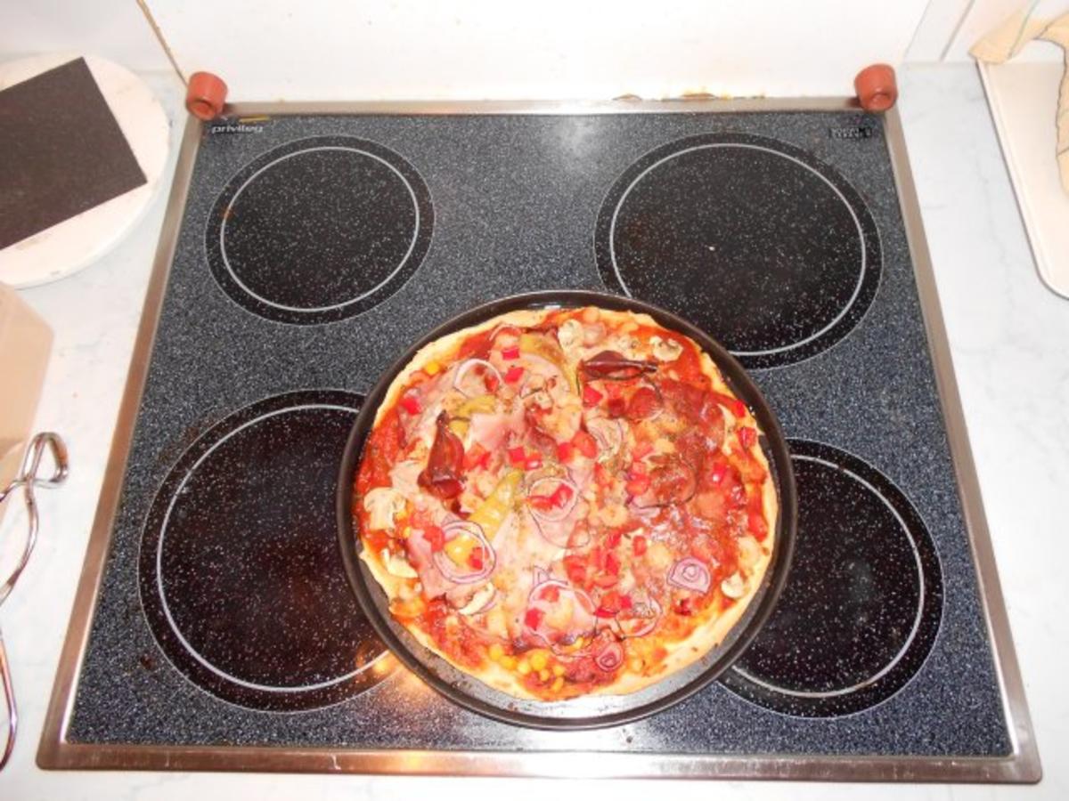 Pizzateig für ein Blech oder 2 runde Pizzen - Rezept - Bild Nr. 10
