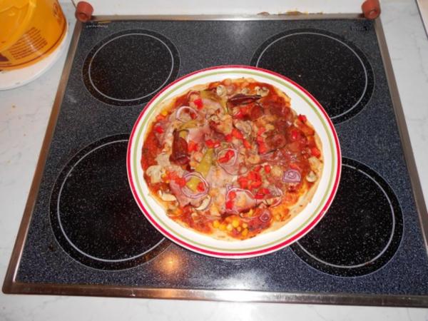 Pizzateig für ein Blech oder 2 runde Pizzen - einfach - 227 kcal/100g
