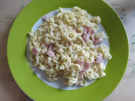 Nudeln mit Käse-Schinken-Soße - Rezept