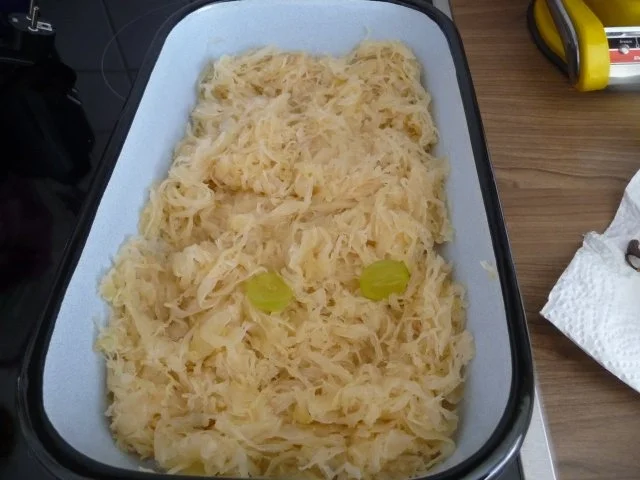 Gemüsebeilage : Trauben-Sauerkraut aus dem Backofen - Rezept - Bild Nr. 3
