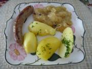 Hackfleisch :  Bratwurst an Trauben - Sauerkraut dazu Petersilienkartoffeln - Rezept