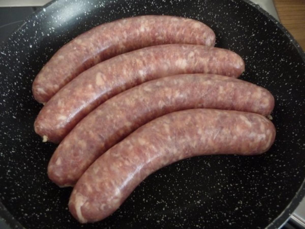 Hackfleisch :  Bratwurst an Trauben - Sauerkraut dazu Petersilienkartoffeln - Rezept - Bild Nr. 2