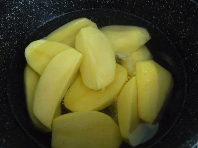 Hackfleisch :  Bratwurst an Trauben - Sauerkraut dazu Petersilienkartoffeln - Rezept - Bild Nr. 3