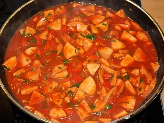 Rezept: Würstchen-Gulasch Bild Nr. 2 Würstchen-Gulasch - Rezept - Bild Nr. 2