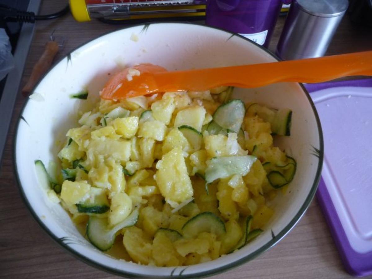 Salate : Kartoffelsalat mit Weißwurst - Rezept - Bild Nr. 9