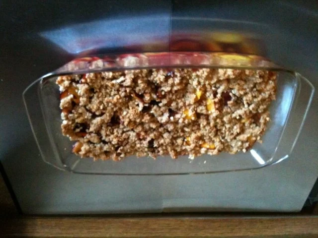 Rezept: Zwetschgen-Cantuccini-Crumble mit Vanille-Creme fraiche Bild Nr. 4 Zwetschgen-Cantuccini-Crumble mit Vanille-Creme fraiche - Rezept - Bild Nr. 4