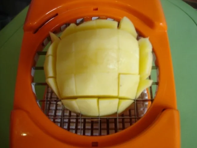 Steaks mit Zwiebelhaube, Rosmarin Pommes frites und Pfifferlingen mit Champignons - Rezept - Bild Nr. 4