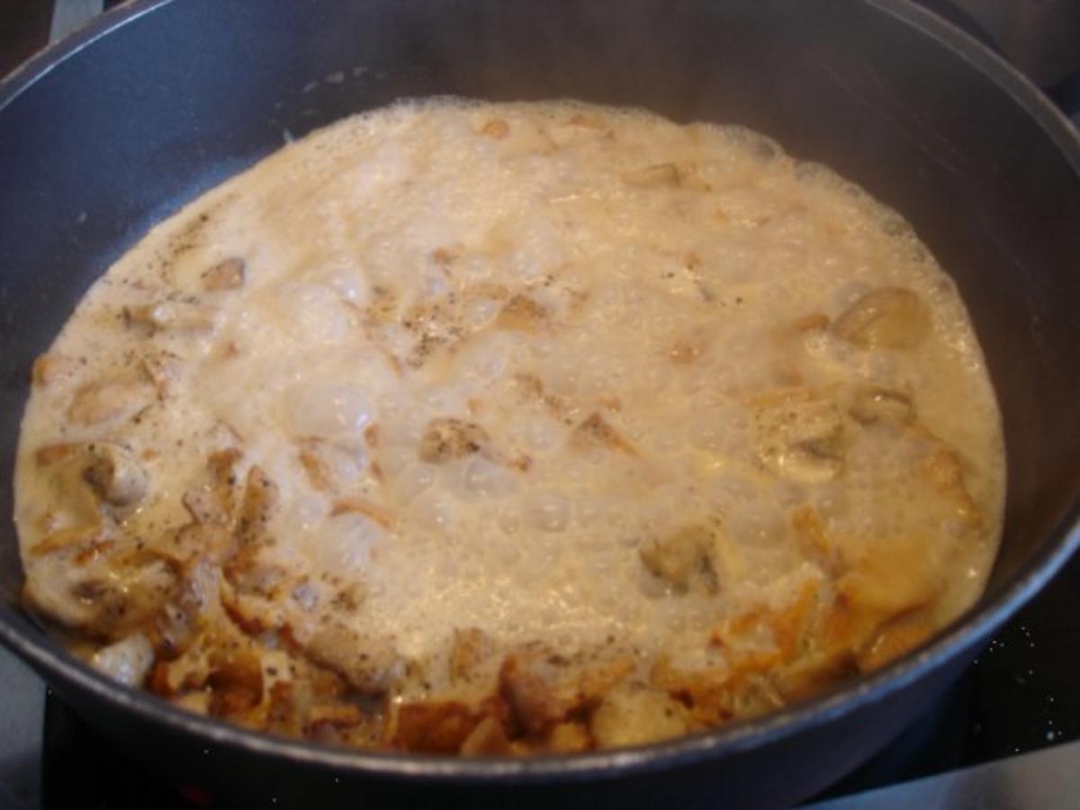 Steaks mit Zwiebelhaube, Rosmarin Pommes frites und Pfifferlingen mit Champignons - Rezept - Bild Nr. 13