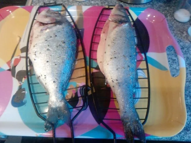 Rezept: 2 Fische und ein Mann oder DAS ist ein Fischteller Bild Nr. 3 2 Fische und ein Mann oder DAS ist ein Fischteller - Rezept - Bild Nr. 3