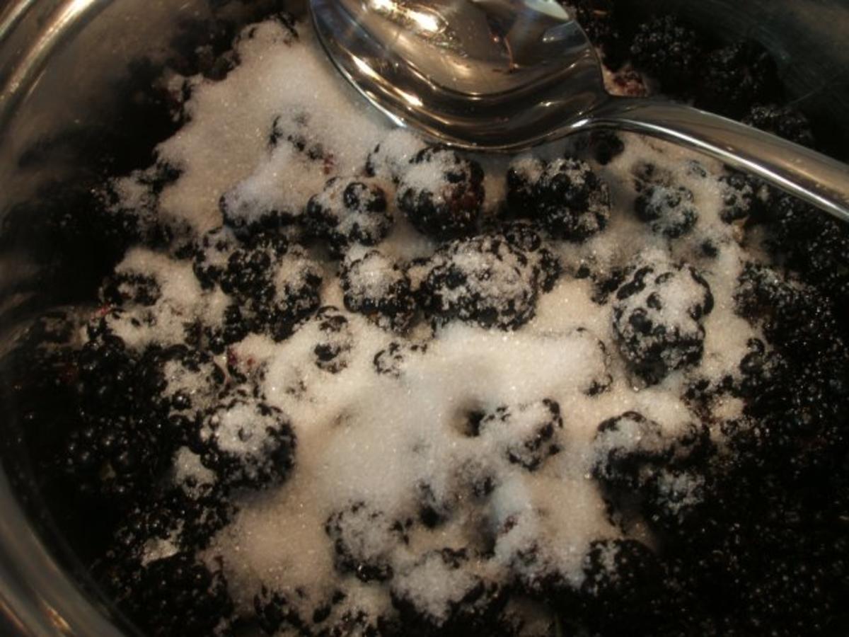 Backen: Brombeer-Joghurt-Torte für die 16er-Form - Rezept - kochbar.de