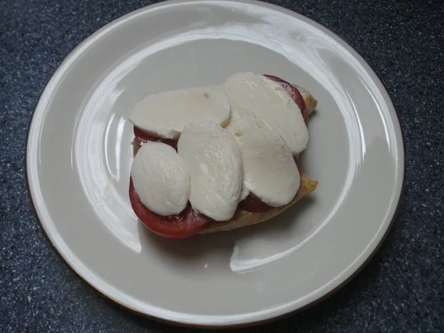 Rezept: Hähnchenbrust mit Tomate und Mozarella Bild Nr. 3 Hähnchenbrust mit Tomate und Mozarella - Rezept - Bild Nr. 3