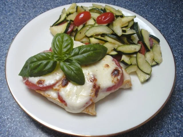 Rezept: Hähnchenbrust mit Tomate und Mozarella Hähnchenbrust mit Tomate und Mozarella - Rezept