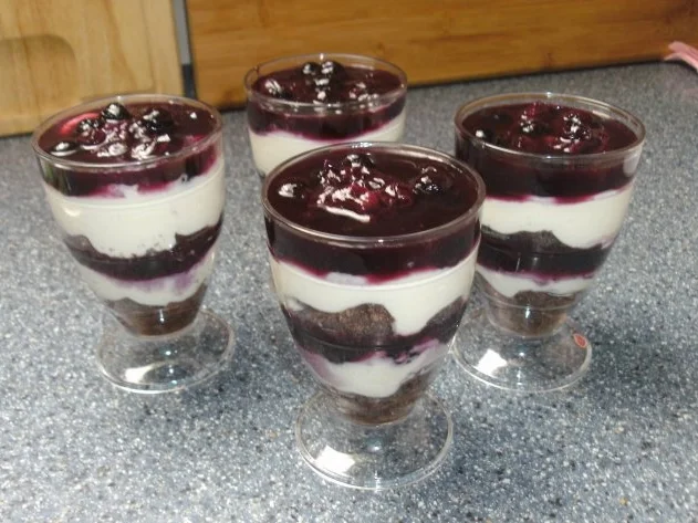 Heidelbeer-Schichtdessert - Rezept - Bild Nr. 3