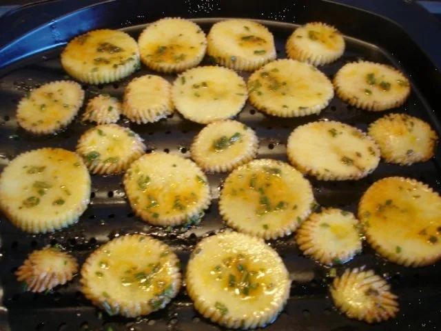 Rezept: Rosmarin-Kartoffelblüten mit Sülze Bild Nr. 9 Rosmarin-Kartoffelblüten mit Sülze - Rezept - Bild Nr. 9