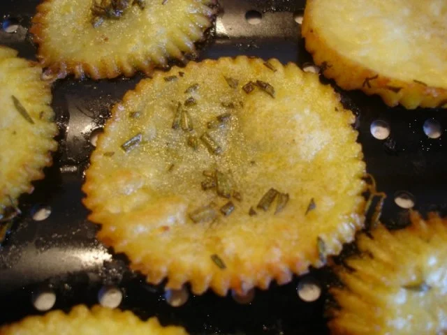 Rezept: Rosmarin-Kartoffelblüten mit Sülze Bild Nr. 12 Rosmarin-Kartoffelblüten mit Sülze - Rezept - Bild Nr. 12