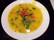 Suppe: Kürbis-Karotten-Suppe mit mediterranen Buttergemüse - Rezept