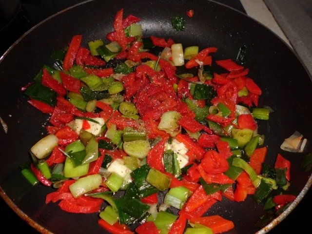 Rezept: Suppe: Kürbis-Karotten-Suppe mit mediterranen Buttergemüse Bild Nr. 5 Suppe: Kürbis-Karotten-Suppe mit mediterranen Buttergemüse - Rezept - Bild Nr. 5