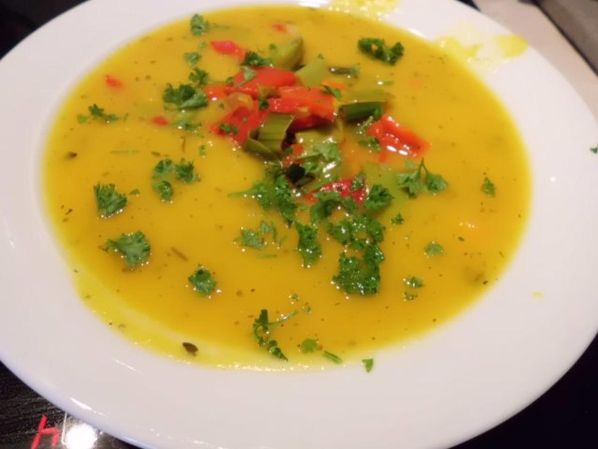 Suppe: Kürbis-Karotten-Suppe mit mediterranen Buttergemüse - Rezept - Bild Nr. 7