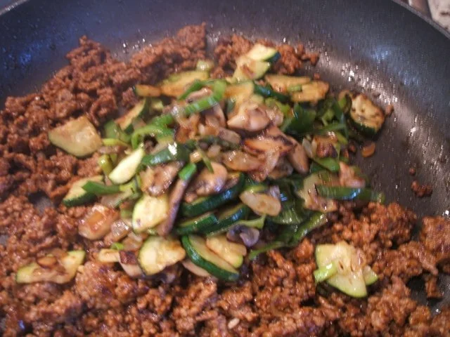 Fleisch: Hackfleisch-Torte mit Gemüse für 16er Tortenform - Rezept - Bild Nr. 10