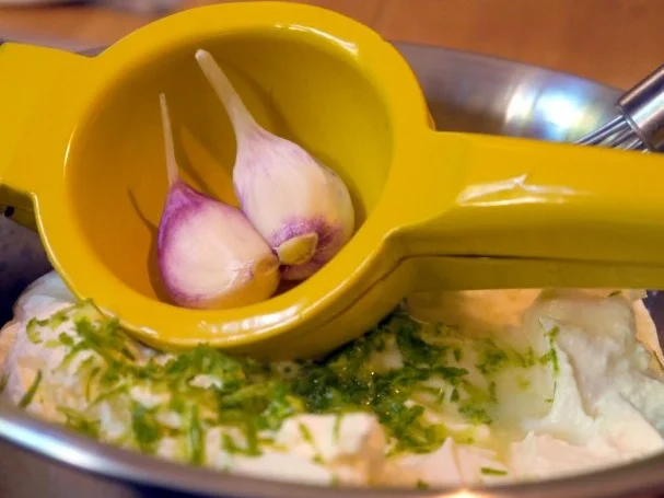 Rezept: Zucchinischeiben in Käsepanade mit Minz-Dip Bild Nr. 3 Zucchinischeiben in Käsepanade mit Minz-Dip - Rezept - Bild Nr. 3