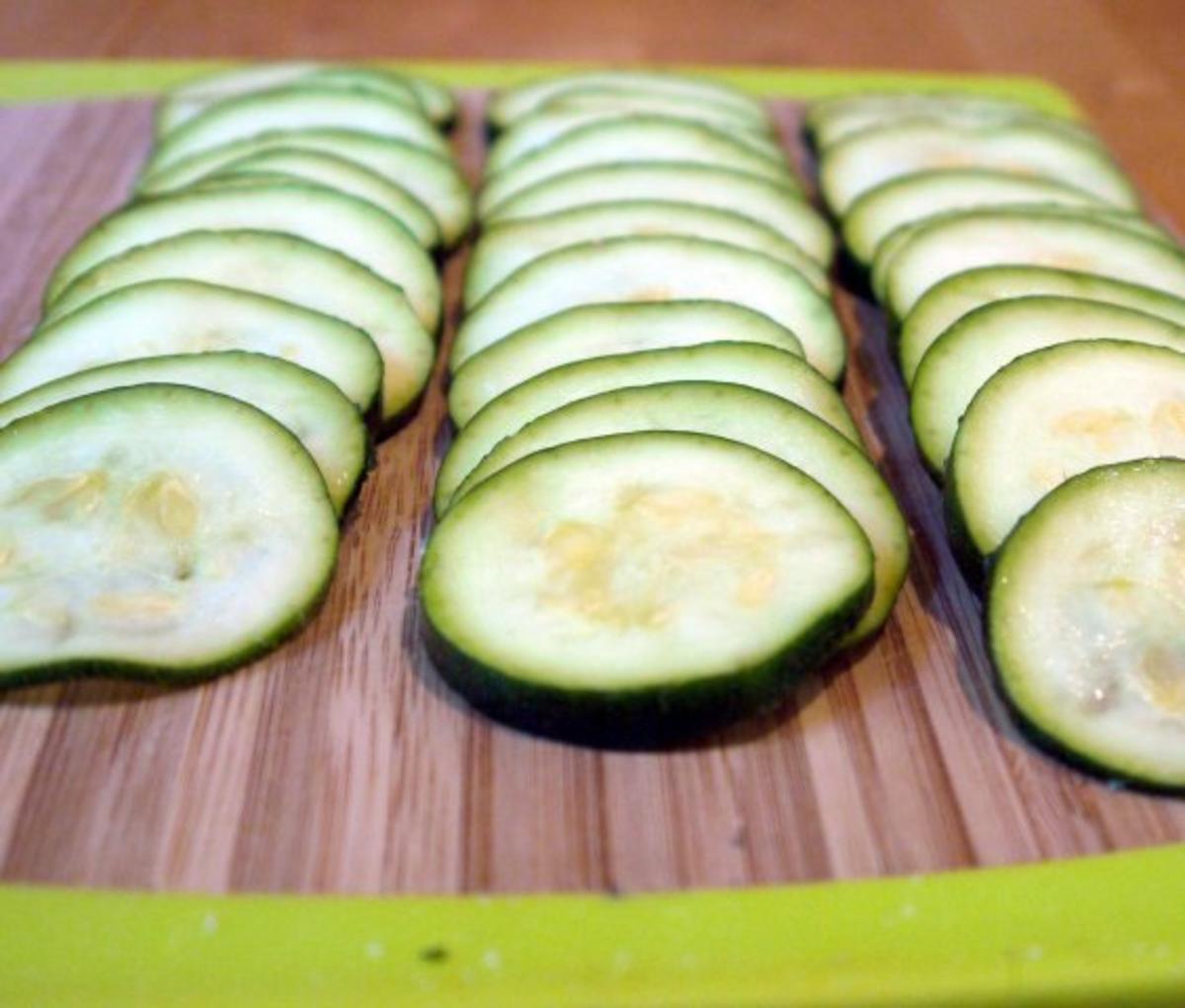 Zucchinischeiben in Käsepanade mit Minz-Dip - Rezept - Bild Nr. 8