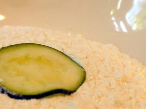 Rezept: Zucchinischeiben in Käsepanade mit Minz-Dip Bild Nr. 10 Zucchinischeiben in Käsepanade mit Minz-Dip - Rezept - Bild Nr. 10