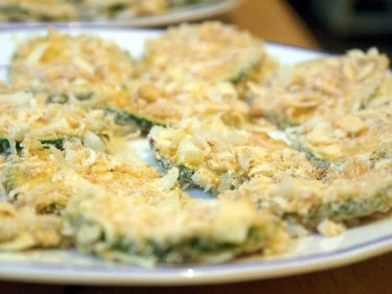 Rezept: Zucchinischeiben in Käsepanade mit Minz-Dip Bild Nr. 14 Zucchinischeiben in Käsepanade mit Minz-Dip - Rezept - Bild Nr. 14