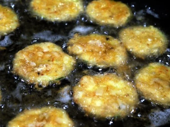 Rezept: Zucchinischeiben in Käsepanade mit Minz-Dip Bild Nr. 15 Zucchinischeiben in Käsepanade mit Minz-Dip - Rezept - Bild Nr. 15