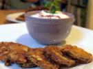 Zucchinischeiben in Käsepanade mit Minz-Dip - Rezept