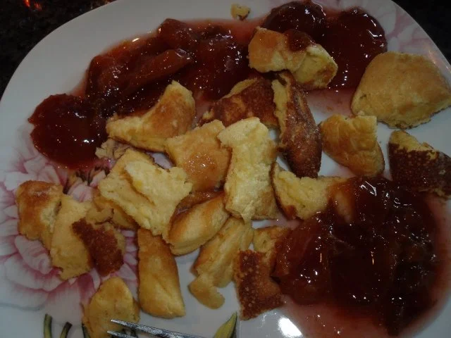 Rezept: Kaiserschmarren mit Pflaumenkompott Kaiserschmarren mit Pflaumenkompott - Rezept