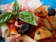 Pasta mit Thunfisch, Kapern, Artischocken und Oliven; schnelles Nudel-Gericht - Rezept - Bild Nr. 417