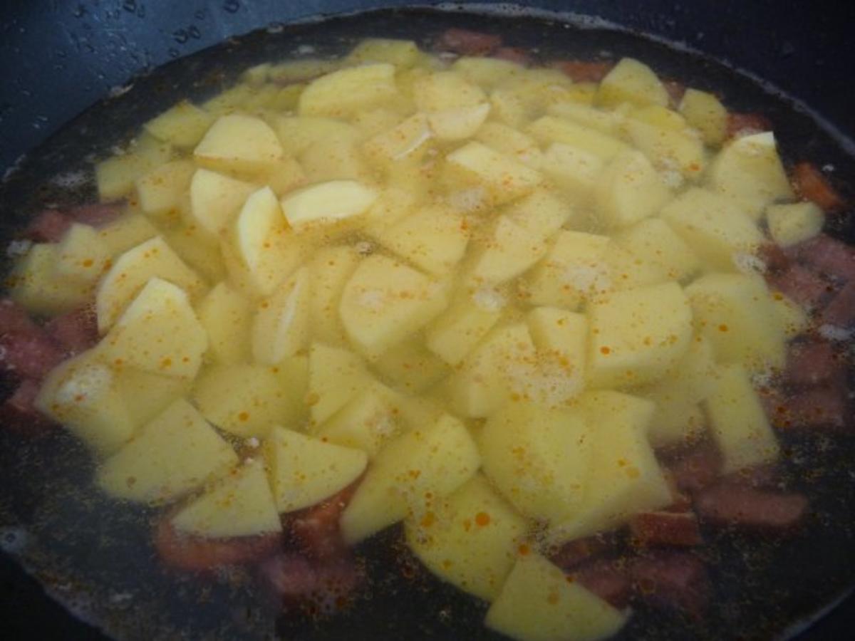 Suppen & Eintöpfe : Bohnensuppe mit Paprikasalmi und Wurstresten - Rezept - Bild Nr. 2