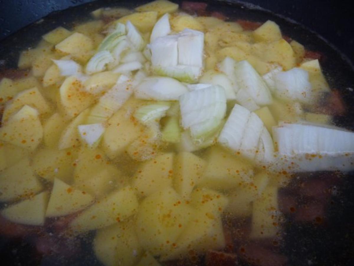 Suppen & Eintöpfe : Bohnensuppe mit Paprikasalmi und Wurstresten - Rezept - Bild Nr. 3