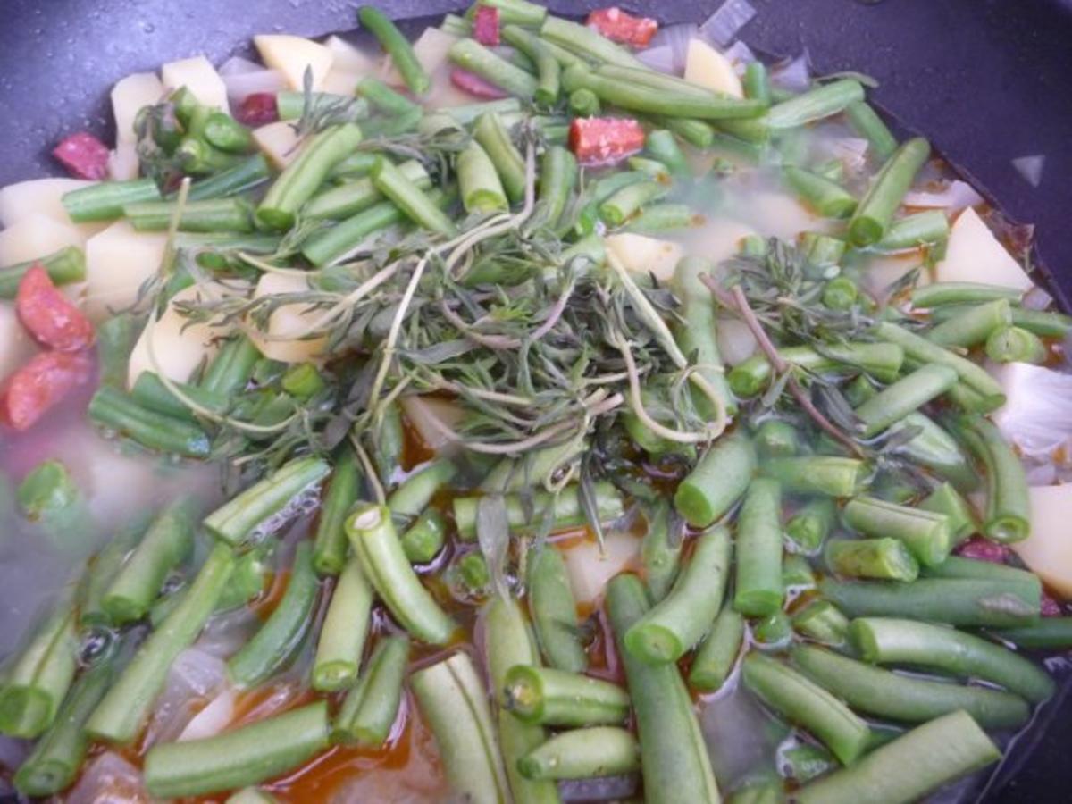 Suppen & Eintöpfe : Bohnensuppe mit Paprikasalmi und Wurstresten - Rezept - Bild Nr. 7