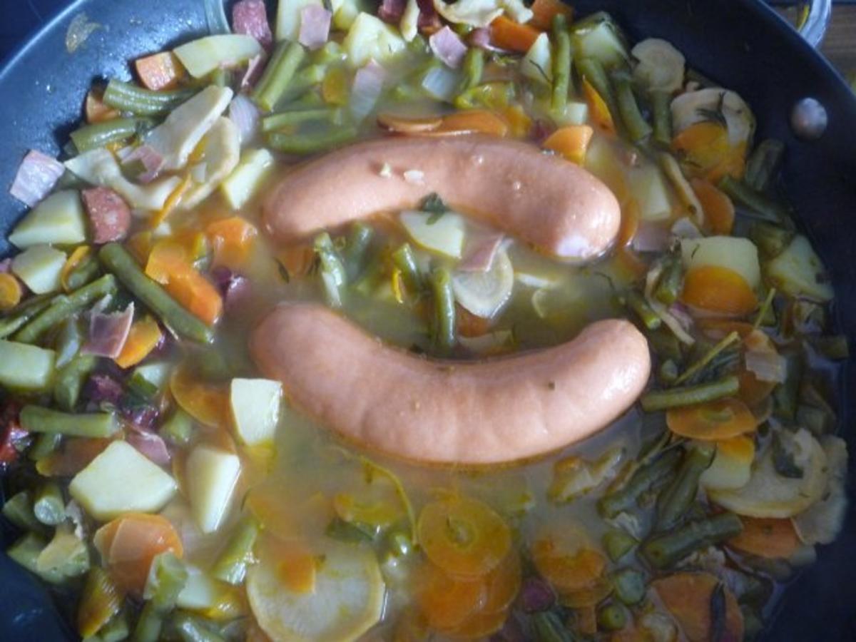 Suppen & Eintöpfe : Bohnensuppe mit Paprikasalmi und Wurstresten - Rezept