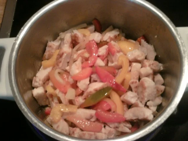 Rezept: Hähnchen- Geschnetzeltes mit Paprika-Rahm-Soße Bild Nr. 2 Hähnchen- Geschnetzeltes mit Paprika-Rahm-Soße - Rezept - Bild Nr. 2