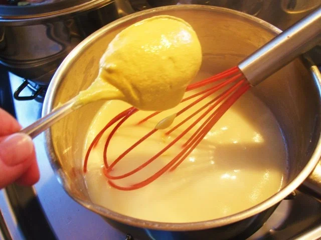 Würzige Senfsoße zu gekochtem Fleisch - Rezept