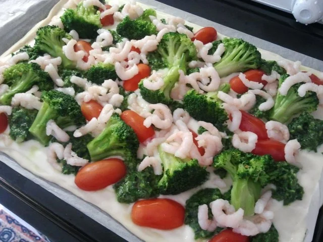 Käse-Sahne-Pizza - Rezept