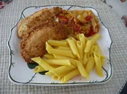 Geflügel : Putenbrust mit Kokos-panade mit Gemüse an Penne - Rezept