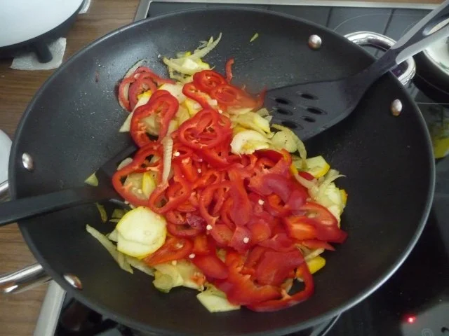 Geflügel : Putenbrust mit Kokos-panade mit Gemüse an Penne - Rezept - Bild Nr. 8