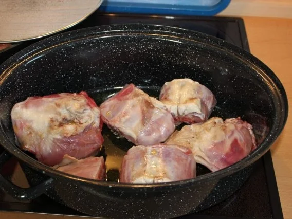 Rezept: Kaninchen-Stifado Bild Nr. 3 Kaninchen-Stifado - Rezept - Bild Nr. 3