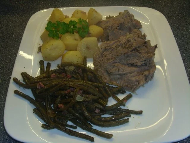 Rezept: Lammkeule mit Kartoffeln und Grüne Bohnen Lammkeule mit Kartoffeln und Grüne Bohnen - Rezept