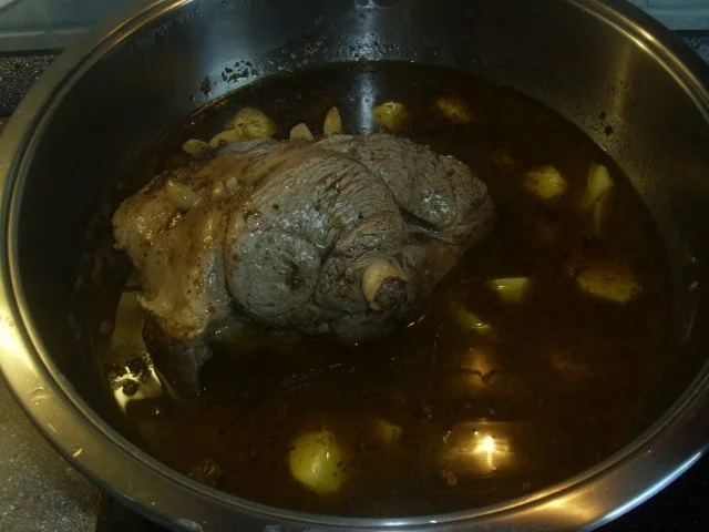 Rezept: Lammkeule mit Kartoffeln und Grüne Bohnen Bild Nr. 4 Lammkeule mit Kartoffeln und Grüne Bohnen - Rezept - Bild Nr. 4